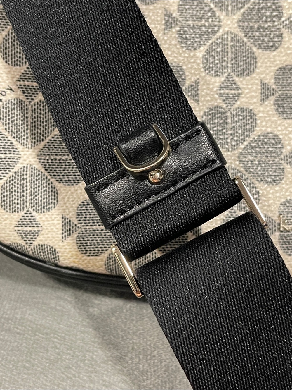kate spade Cream and Black Spade Flower Shoulder Bag with Adjustable Black Strap - Picture 3 of 9